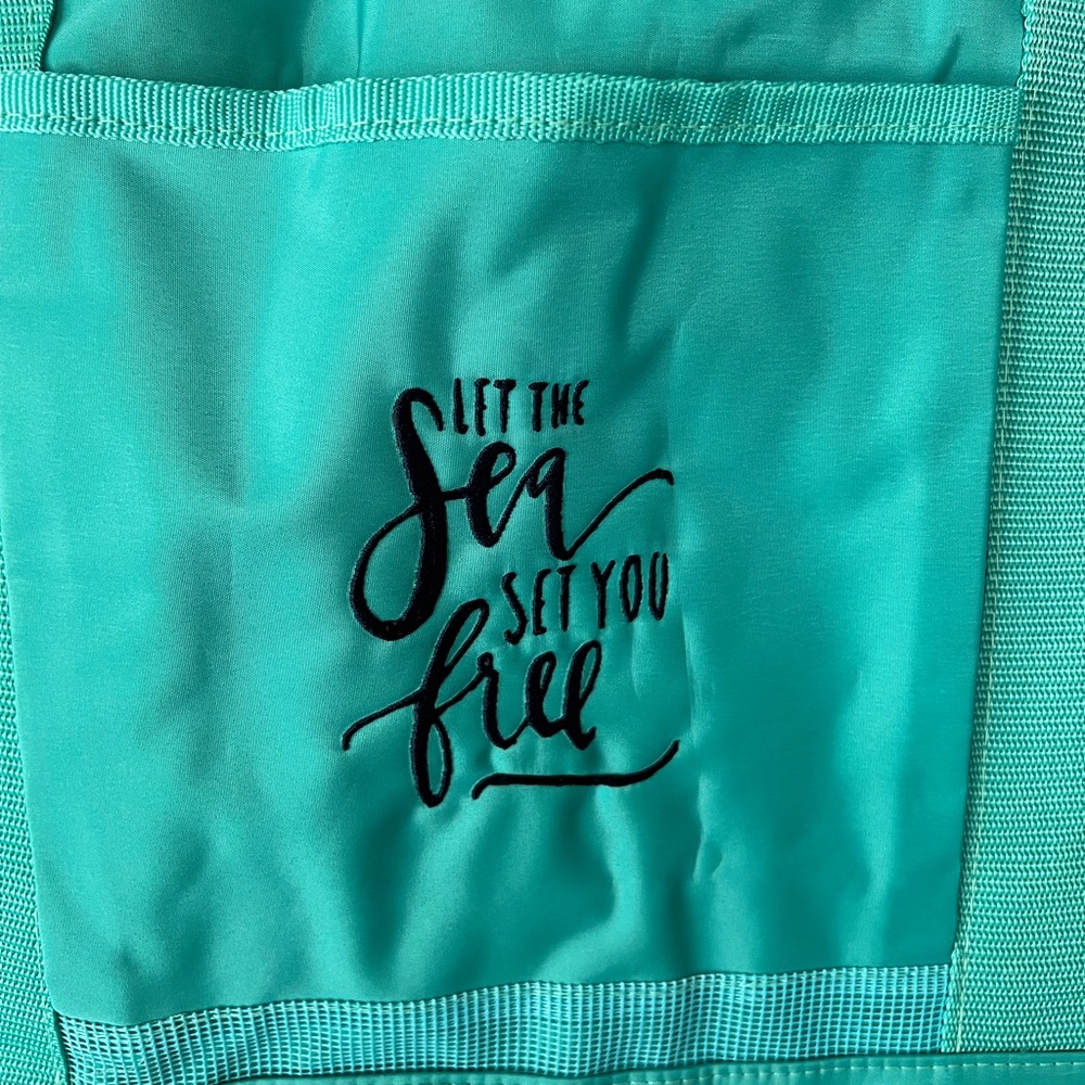 Initials, inc. Bottoms up bag with special monogram ‘Let the sea set you free’